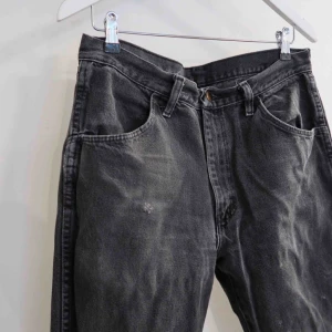  - Secondhand Jeans i storlek W32 L32  (Passar mig som har storlek 38-40)