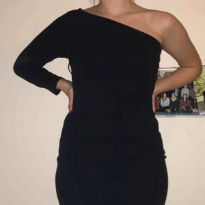  - Hittade på stadsmissionen för isch 1 år sen men har bara legat i garderoben. Rätt tjockt bomullsmaterial vilket gör den skönare att ha på sig. (Mellan den 16 januari - 1 februari kommer jag inte kunna svara på meddelanden.)