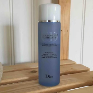  - Purifying toning lotion från Dior ⭐️ Efter några användningar insåg jag att den inte passade min hudtyp, 2/3 kvar av 200ml.