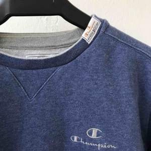  Mörkblå Vintage Champion Sweater. Lite liten i storleken. Frakt 80 kronor!!🌵🌵🌵🌵