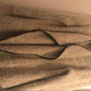  - Jätte skön kofta med guld och skinn detaljer.  Lite oversize men passar XS-M. 