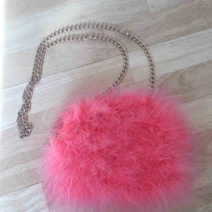  - Handväska från River island. Använd 2ggr - som ny!!