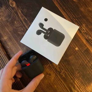  - Säljer nu mina hörlurar då dom inte kommer till användning, laddare fås med!  Funkar fel fritt och knappt använda  Kommer ifrån DM