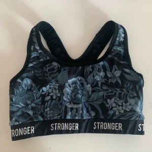 Träning BH  - Träningstopp från stronger i strl S/M, sitter dock ganska tight | frakten får köpare själv stå för ☺️