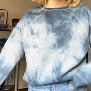 Sweatshirt - Cool sweatshirt köpt second hand.