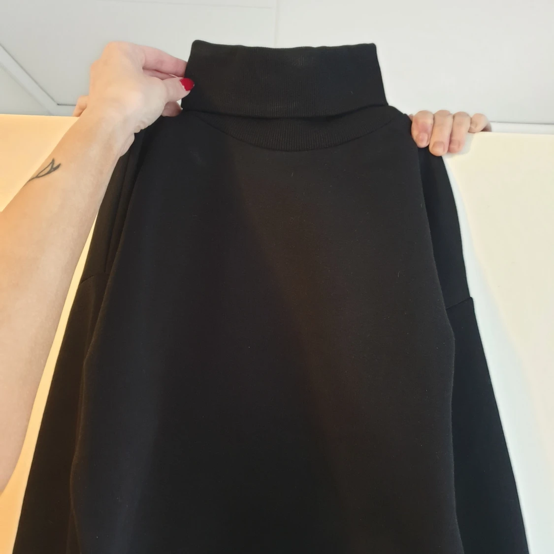 Cropped hoodie med polo - 91