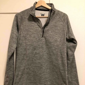  - Karhu träningströja. Storlek 38. Nypris 500kr 