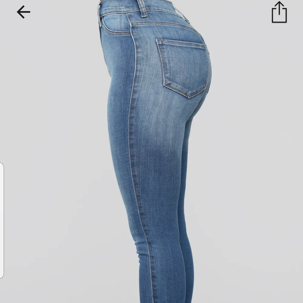 Ett par jättefina och nytt skick fashion Nova jeans i stl S. Dessa var tyvärr lite för små för mig, så det är därför de säljs ❤ de är helt nya och de är köpte för ca 400 kr plus tull. Säljs för 150  plus 50 kr frakt.. Jeans & Byxor.