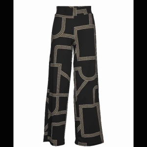  - Snygga byxor säljes! Endast använda fåtal gånger. BUDA! Om någon budar högre än dig under 24 h går budgivningen vidare😊 Jag står inte för frakten!