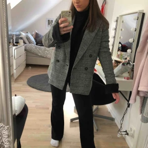  - Helt ny kavaj, aldrig använd!! Storlek XL så blir oversized på mig som i vanliga fall är 38/M 🥰