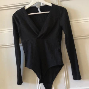 Svart body  - Fin svart body, bra passform. Frakt betalas av köpare.