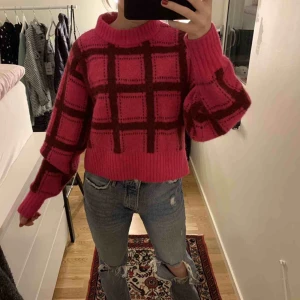 Rosa stickad tröja - En fin stickad tröja från monki. Knappt använd