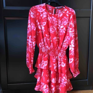  - Snygg klänning från Gina Tricot stl 36 200 ink frakt 🌸