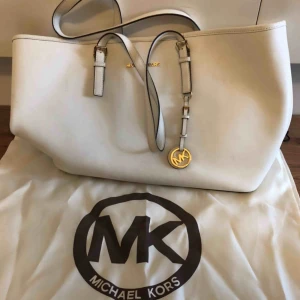  - Köpt för ca 5 år sen men använd Max 3 gånger så bra skick 