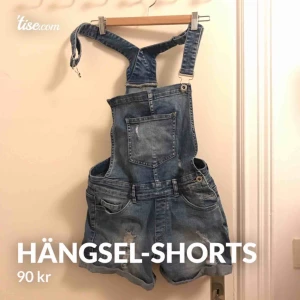  - Passade mig tills jag slutade använda dom pga att 2 knappar lossnade så om du kan laga dom så skulle dom nog passa dig som är en XXS/XS🤗