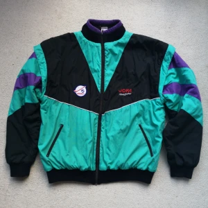  - Vintage oversize jacka i turkos/lila/svart 🙂  