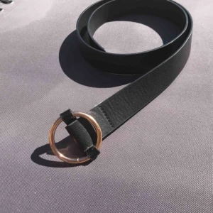  - Från Nelly  Använd cirka 10 gånger Lite slitet på skinnet i början av skärpen på sissta bilden men annars helt fel fri!