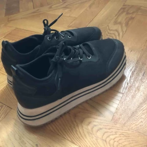  - Använda få gånger. Kan mötas upp i Linköping. Annars står du för frakten. Önskas fler bilder så säg till! ♥️