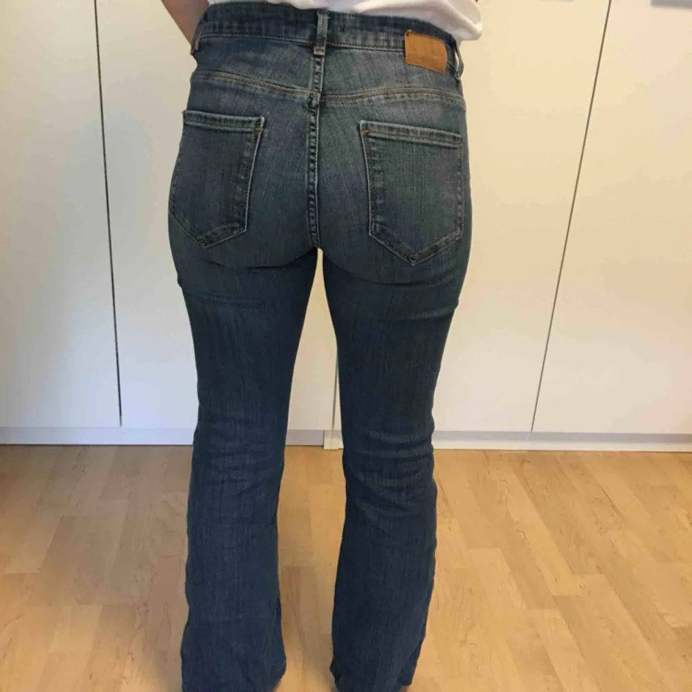 Bootcut jeans från Lindex. Dom är uppsydda efter mig som är 160cm lång❣️. Jeans & Byxor.