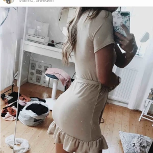  - Helt oanvänd klänning från bohoo!! Perfekt till midsommar😍