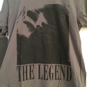 T-shirt från JC. - T-shirt från JC.