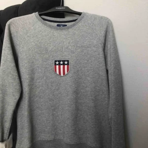  - Grå gant sweatshirt. Använd fåtal gånger 