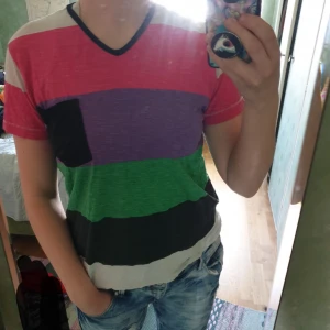  - Sweater bought several years ago, will not be used anymore from it sold it. The price can be discussed freight not included.