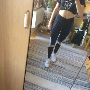  - Snygga träningsbyxor. Sparsamt använda.