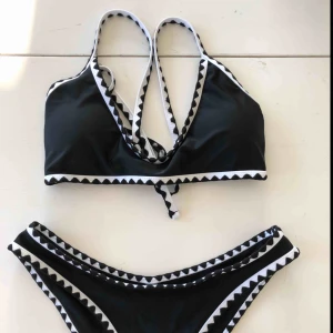  - Bikini från Zaful, överdelen knyts baktill, den är aldrig använd utan endast testad, hygienskyddet sitter kvar. Säljer då den tyvärr är för stor för mig. Gratis frakt 🥰