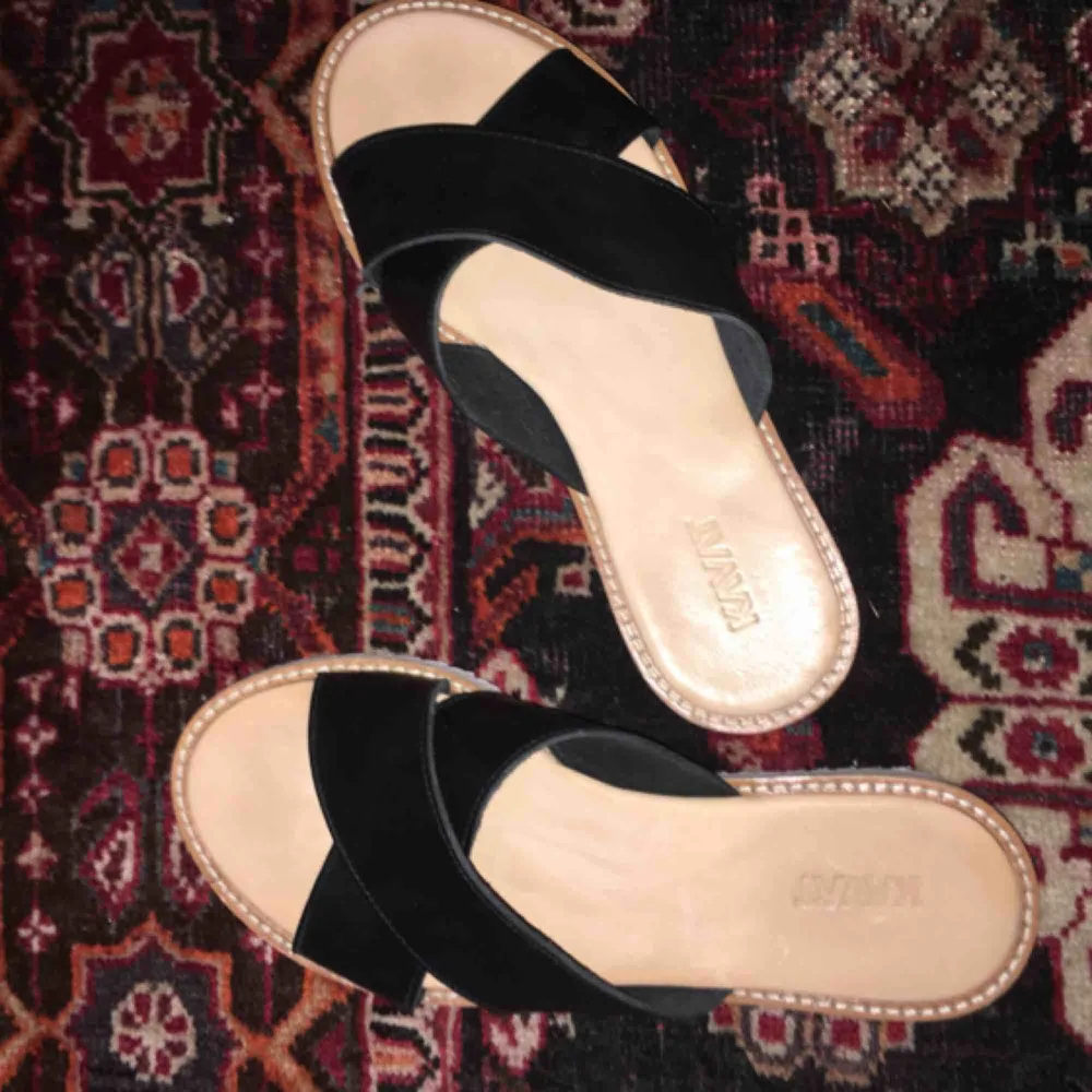 Skitsnygga sandaler i äkta skinn från kavat! Sköna nu tills sommaren och passar till allt. Bara använda en gång!🧚🏽‍♀️🌻👡. Skor.