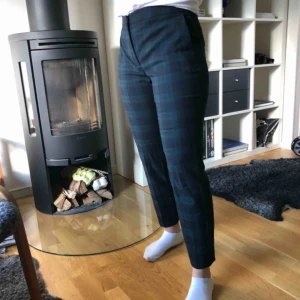  - Coola mörkgröna kostymbyxor från Zara. Har inte använt dem så mycket. Köparen står för frakten. 