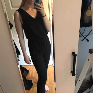  - Jumpsuit från Crocker apparel Köpt för något år sendan men sparsamt använd!  Vid snabb affär kan priset diskuteras  Köpare står för eventuell frakt! 