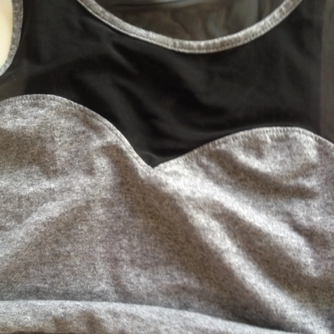 En topp från H&M i storlek 36.