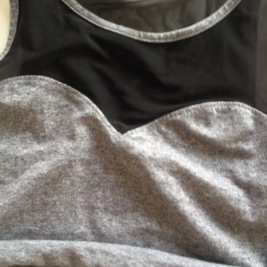 En topp från H&M i storlek 36. - En topp från H&M i storlek 36.