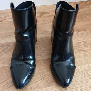 Lacquered ankle boots from Zara. Barely used, bought a few years ago! Let me know if you want more pictures. 