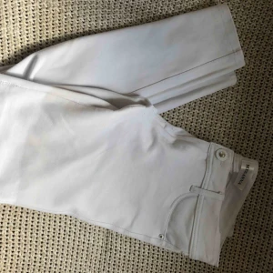  - Helt nya vita jeans/leggings 