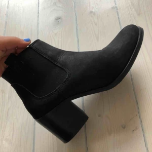  - Äkta skinnboots från Wera. Använda en gång. Som nya. Storlek 39