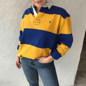 Asball långarmad vintage ralph lauren pike (den är med 100% säkerhet äkta)! M i herrstorlek men sitter nice oversize på mig som annars har S. Köpare står för frakt men kan mötas upp. 💛