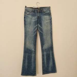 Helt nya Levi's bootcut jeans i storlek W27 L34.