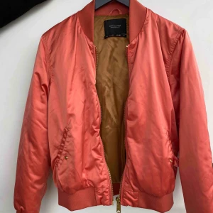 Scotch & soda jacka  - Skit snygg jacka från scotch & soda!!  Mycket bra skick.  Använd fåtal gånger!  