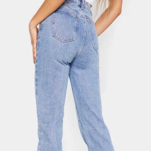 Säljer även dessa blåa! - Läs beskrivningen på de svarta jeansen! Prisvärada i superbra och tjock kvalitét!🥰😍 skicka meddelande vid önskemål av mina egna bilder