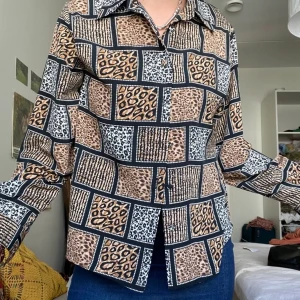 Mönstrad skjorta  - Mysig mönstrad skjorta i toppskick💞Frakt tillkommer 💞