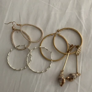 Ascoola örhängen - Skitsnygga örhängen säljes:)) 20kr styck förutom Edblad örhängerna (andra bilden) som kostar 50 kr❤️ Edblad örhängerna är sålda!