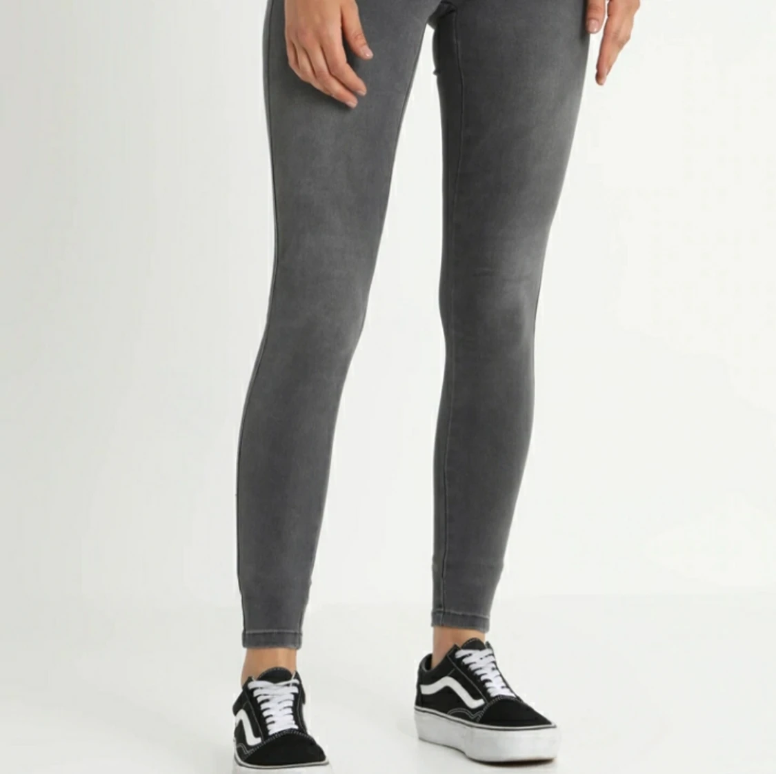 Grå skit snygga jeans!