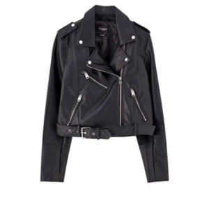 Skinnjacka  - Säljer min skinnjacka då den inte kommer till användning. Väldigt sparsamt använd. Storleken är M men sitter bra på mig som är en S. Köptes för 359kr men säljer för 150kr inklusive frakten💓💓 för frågor eller fler bilder kontakta privat :)