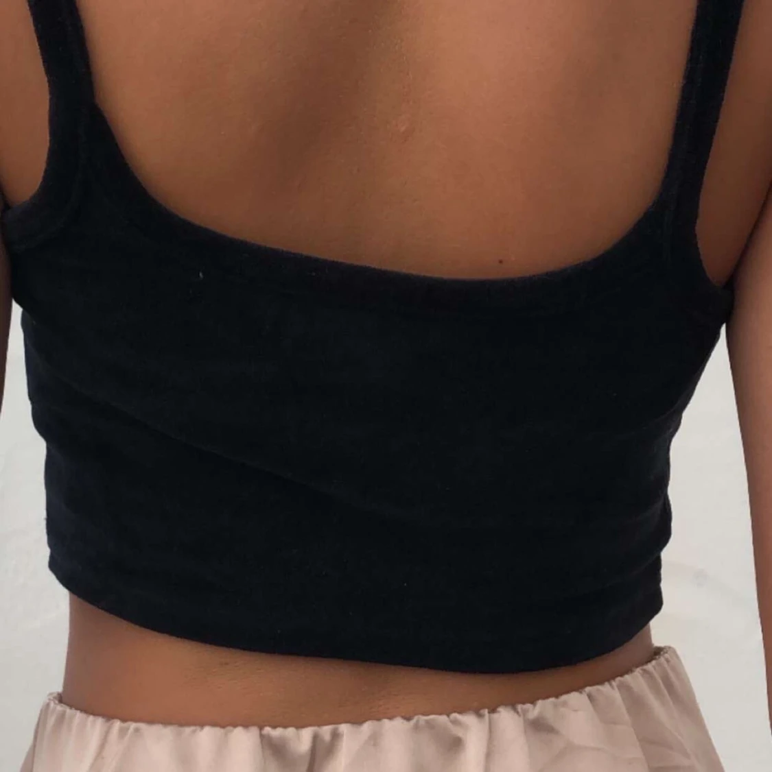 Svart topp i mjukt material från bershka - 90