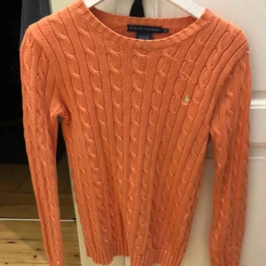  - 100%, tröja från Ralph Laurent i vårig färg