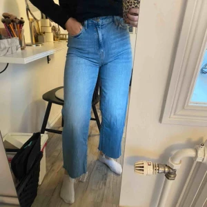  - Så najs byxor som är för stora för mig tyvärr :/ frakten tillkommer sen. 💕