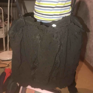  - jätte fin linne använts bara 1 gång men är i jätte bra skick kan skicka bättre bilder privat köpts från hm 