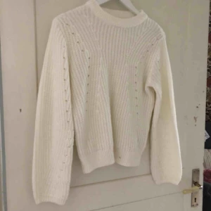  - Säljer denna stickade tröjan, den är i nyskick! Passar mig som har S också. Frakt tillkommer annars mötas vi i Falun.